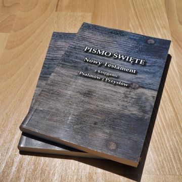 NOWY TESTAMENT z księgami Psalmów i Przysłów